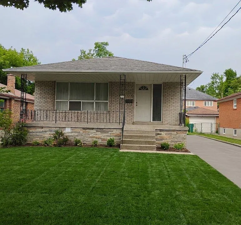 37 Madawaska Ave