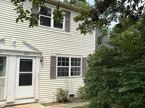 1840 Condor Ln, Dover, PA 17315