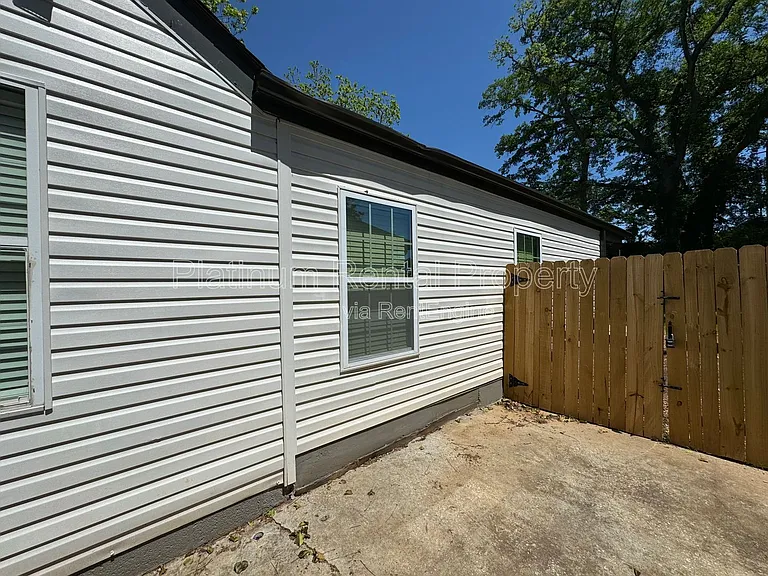 1872 Cannon St — Photo 4