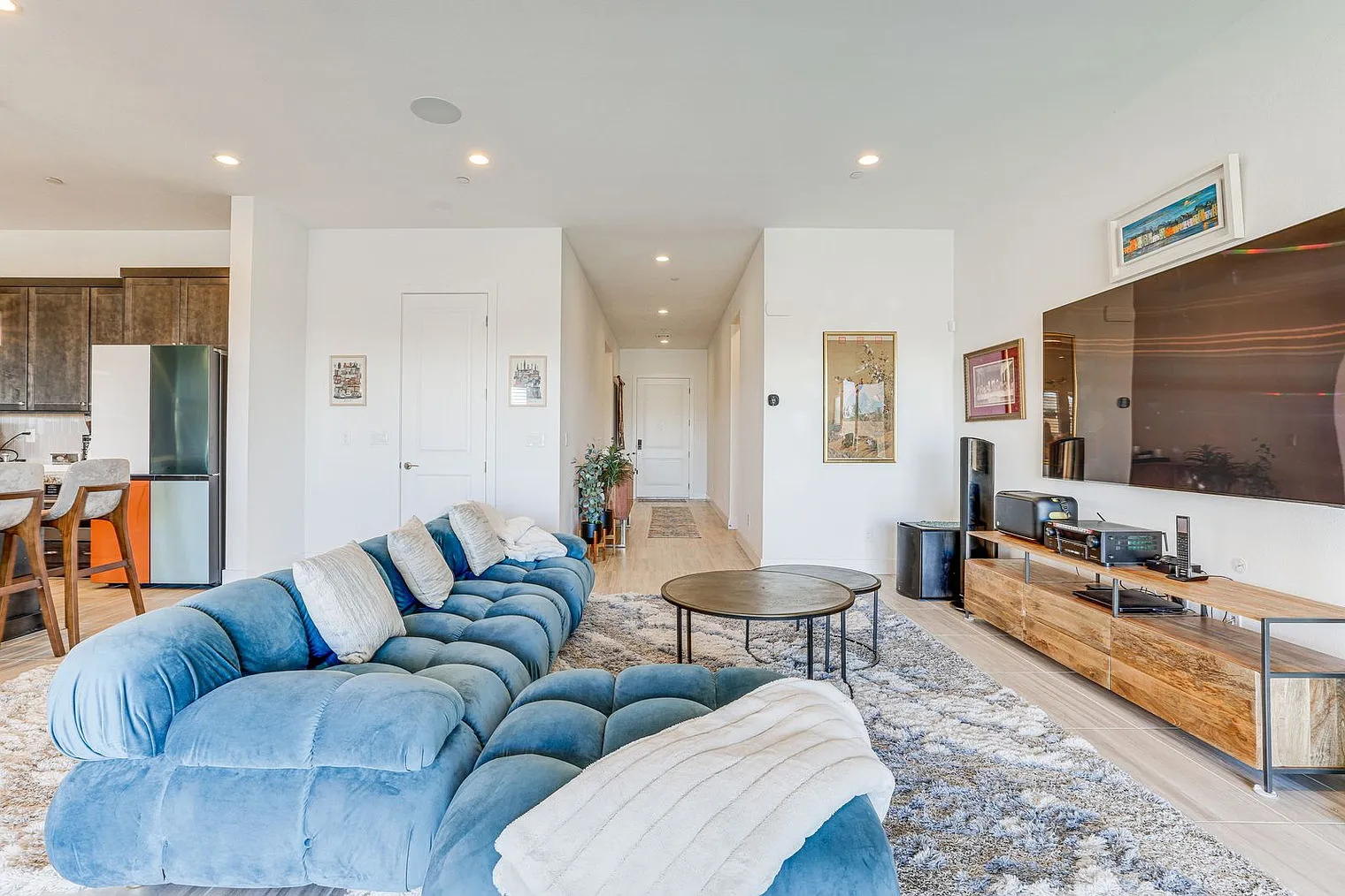 3 bed, 2.0 bath, 2023 sqft, $3,774 — Photo 4