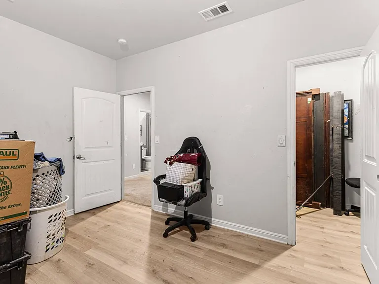 5 Charolais Rd — Photo 27