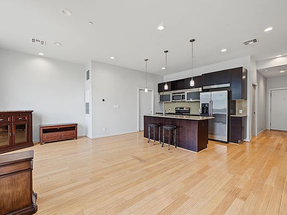 3rd image of 1406 Columbus St APT 203