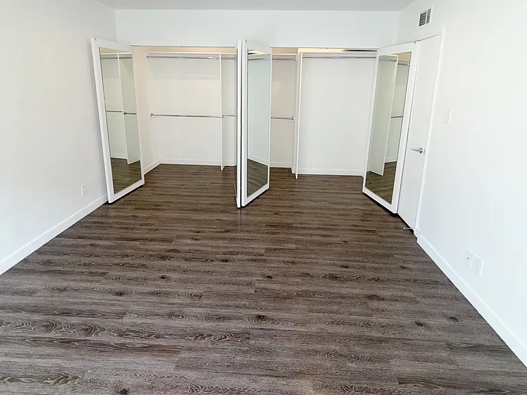 Beverly Hills apartment — Photo 14