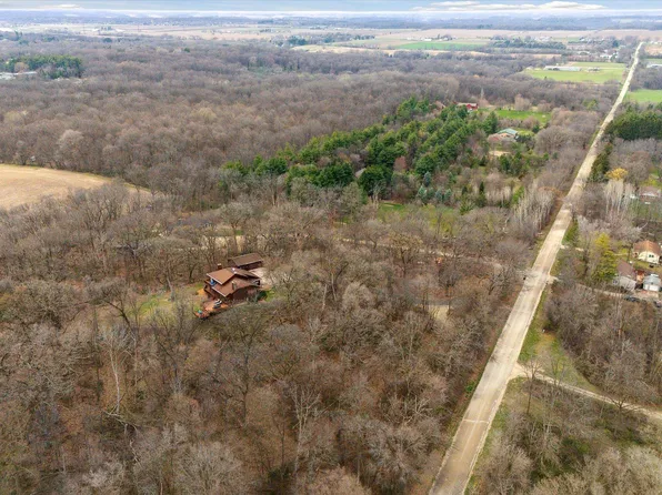 2315 N Burdick Rd, Janesville, WI 53548