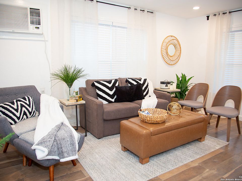 1st image of 219 N San Horacio Ave