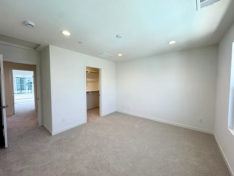 2554 Delphinium Ln — Photo 32