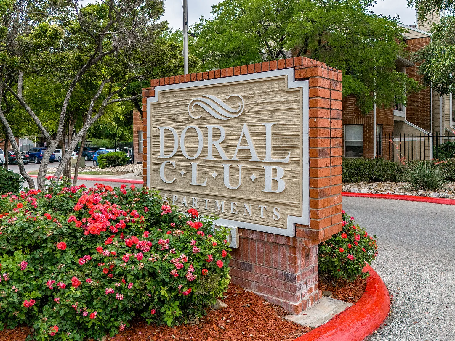 Doral Club Apartments — Photo 1