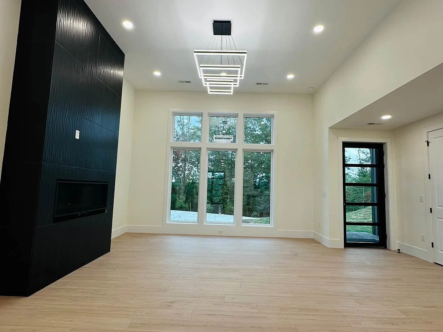 3 bed, 2.5 bath, 2000 sqft, $3,750 — Photo 4