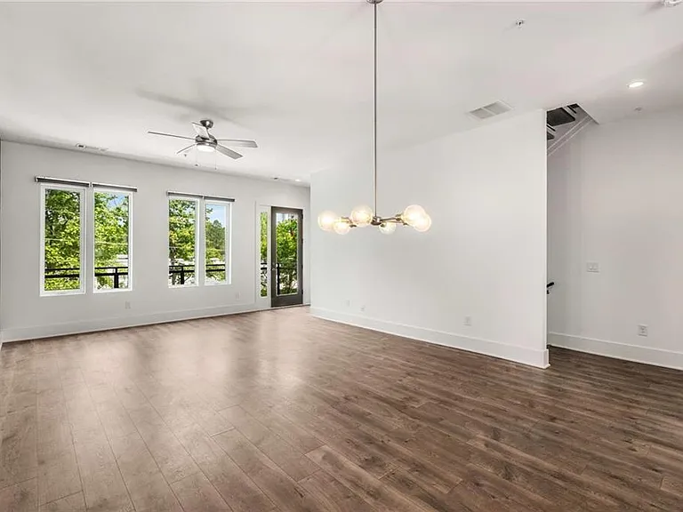 1225 Chelsea Cir NW — Photo 11