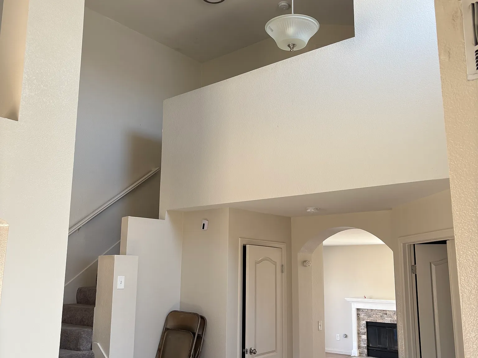 5 bed, 2364 sqft, $3,200 — Photo 3