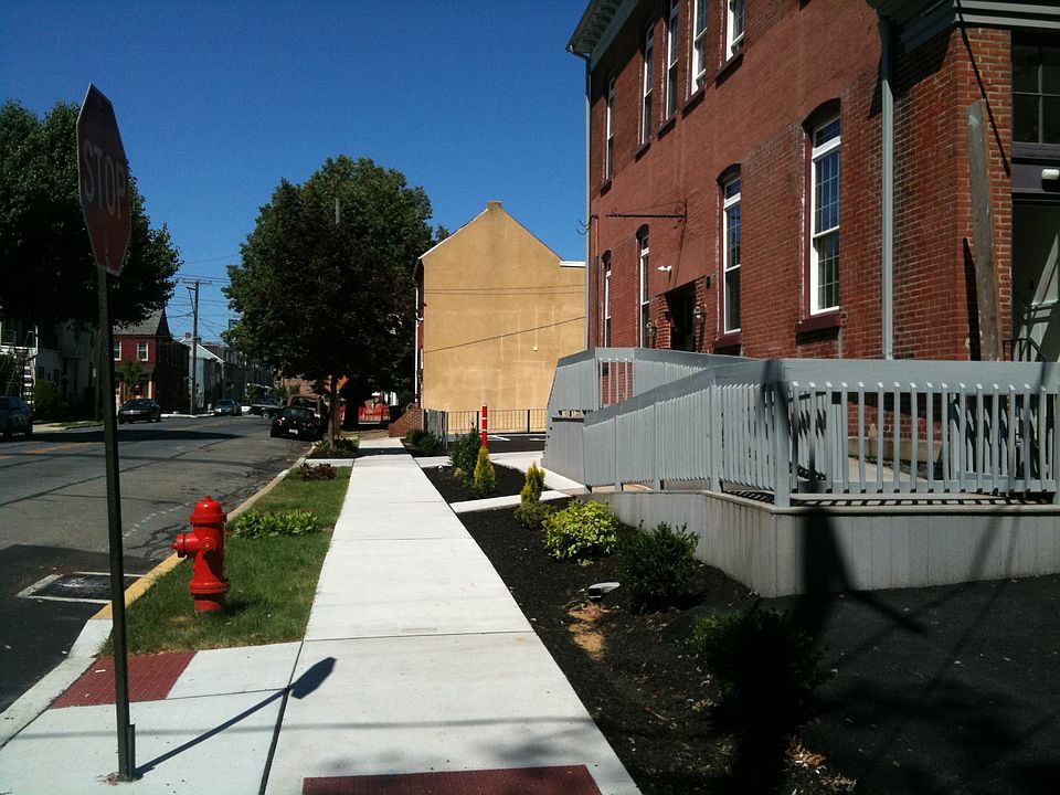 2nd image of 25 E New St
