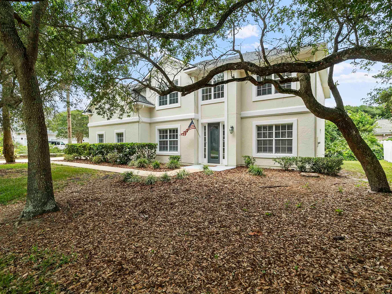 5 bed, 2961 sqft, $4,500 — Photo 2