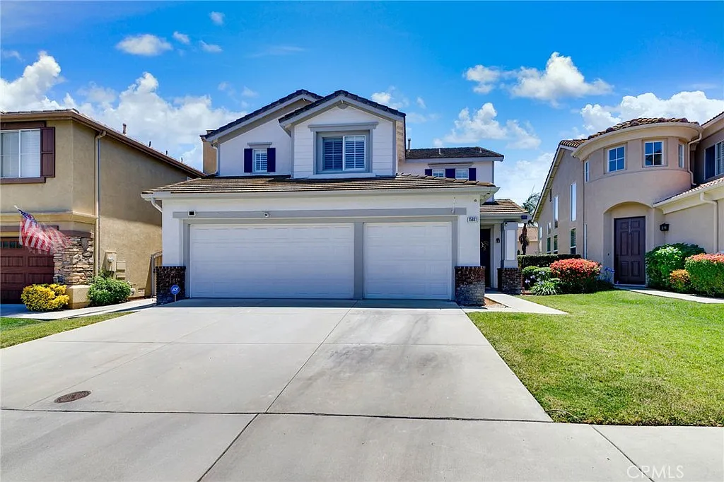4 bed, 2372 sqft, $4,300 — Photo 2