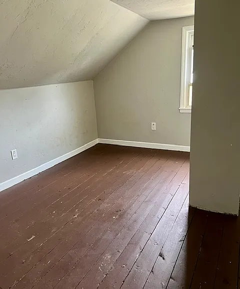 4th room-- can be bedroom, home office or creative space
