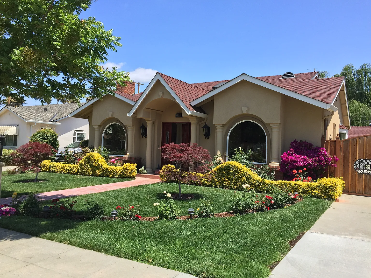2092 Jonathan Ave photo 1