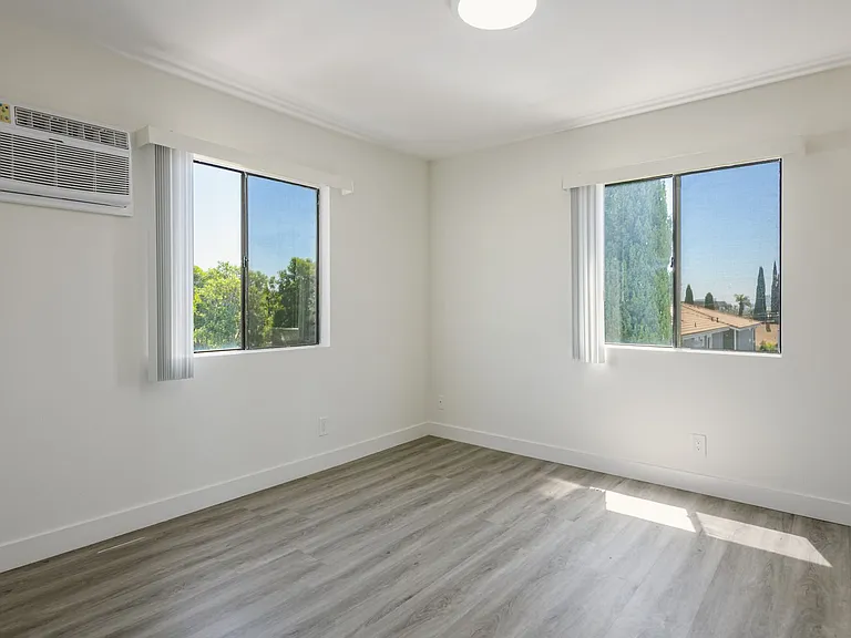 5533 Barton Ave — Photo 39