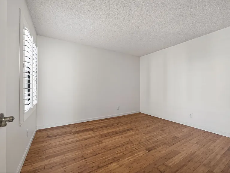 42063 Village 42 — Photo 14