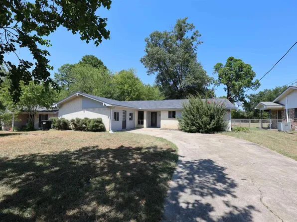 203 Erskine Dr, Longview, TX 75601