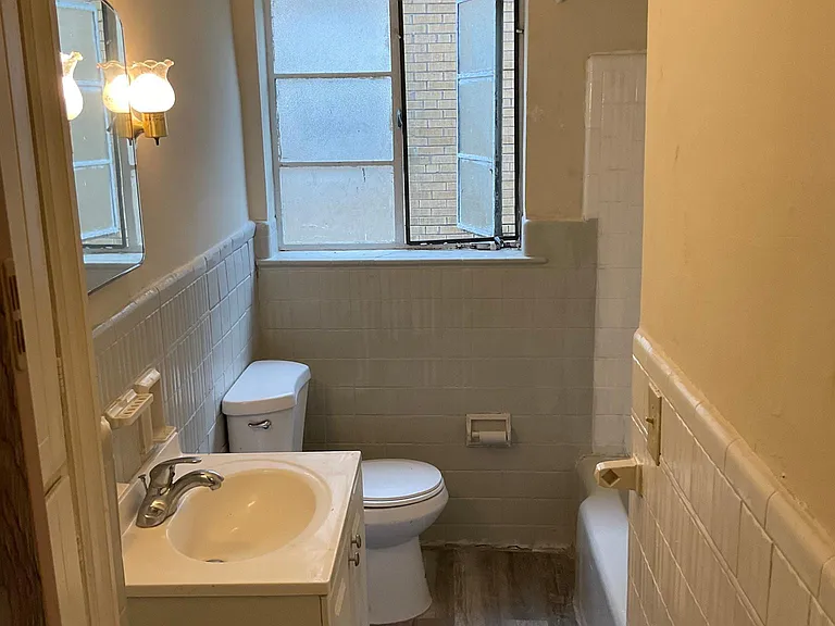 1117 Clearbrook Dr #1 — Photo 2