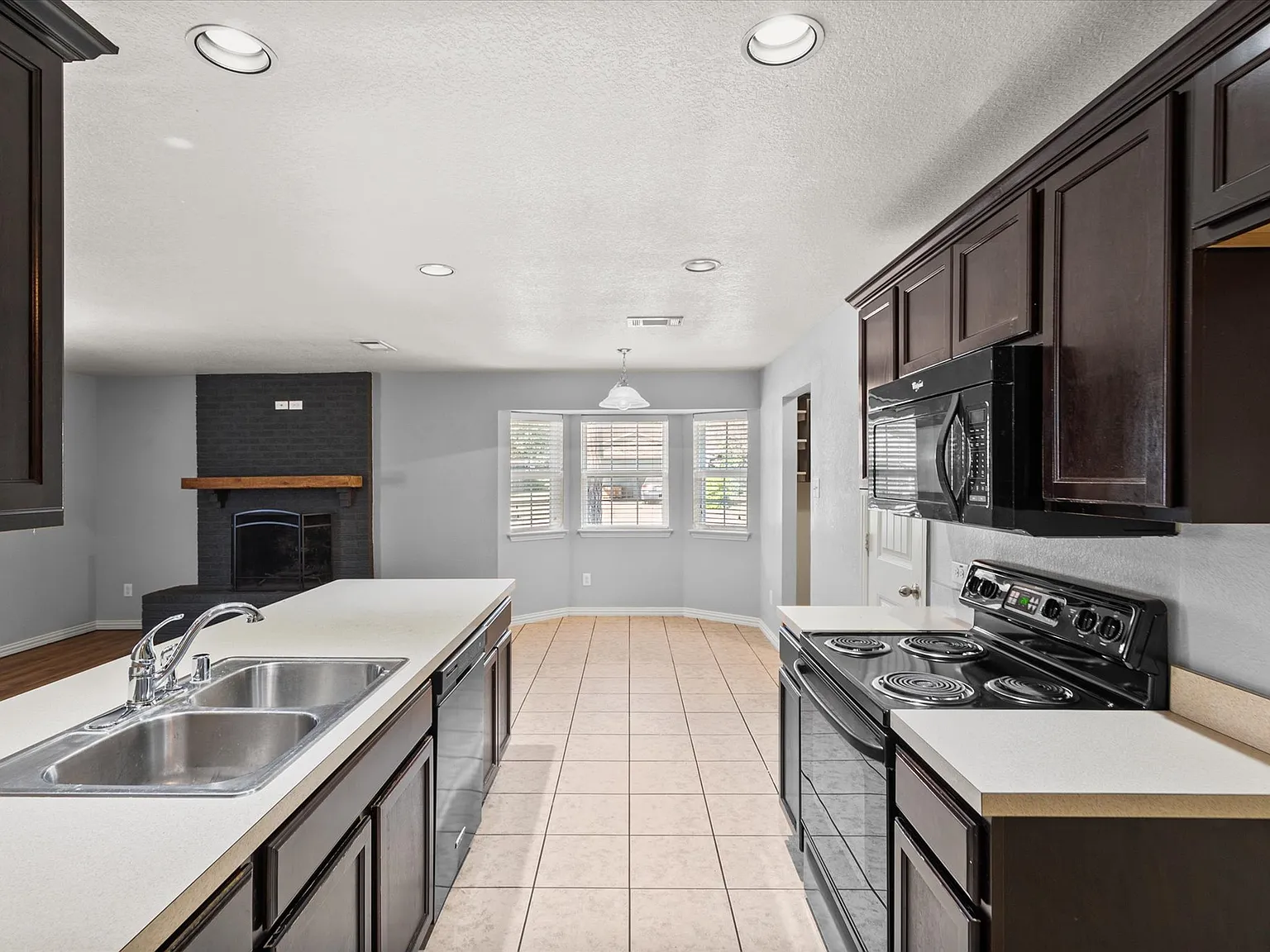 3 bed, 1304 sqft, $2,300 — Photo 4