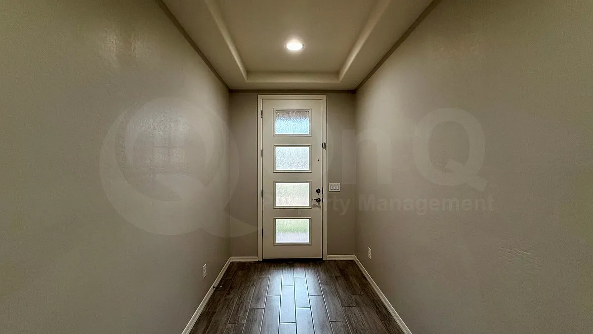 4 bed, 3.0 bath, 2520 sqft, $3,149 — Photo 4