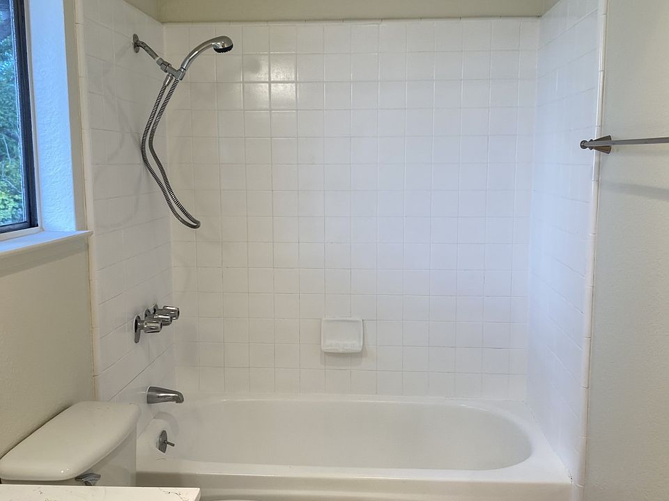 1st image of 208 Sunnyside Ave APT 1