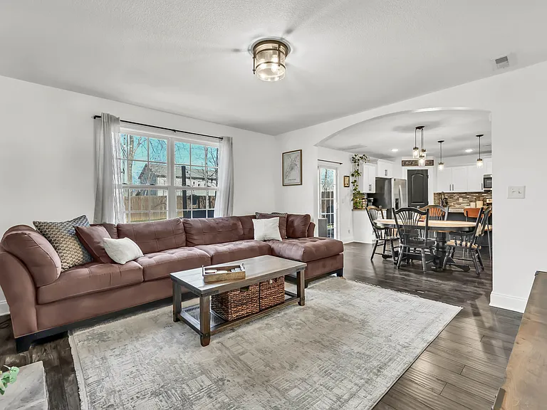 505 Sourwood Dr — Photo 6