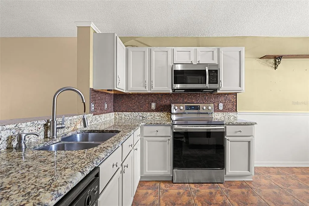 3 bed, 2.0 bath, 1314 sqft, $2,200 — Photo 3