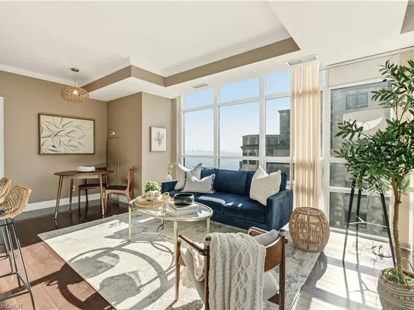 360 Pearl St #804, Burlington, ON L7R 1E1