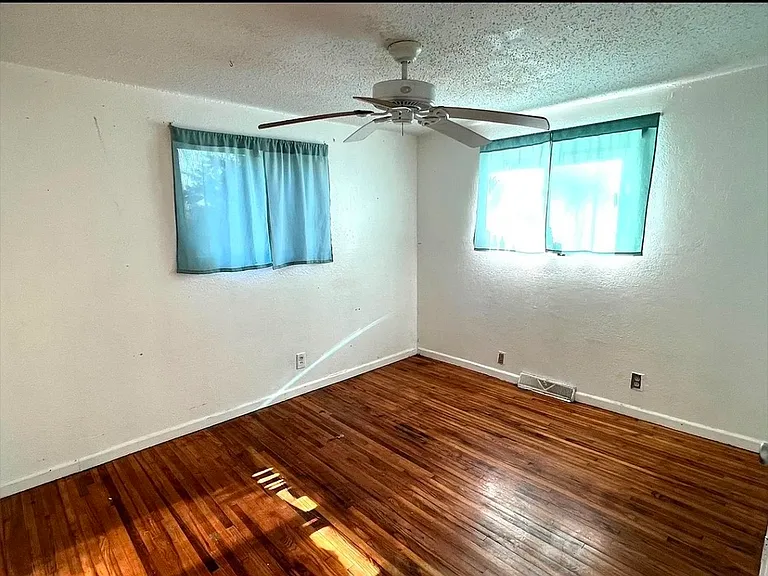 7202 Sapphire Ave — Photo 10