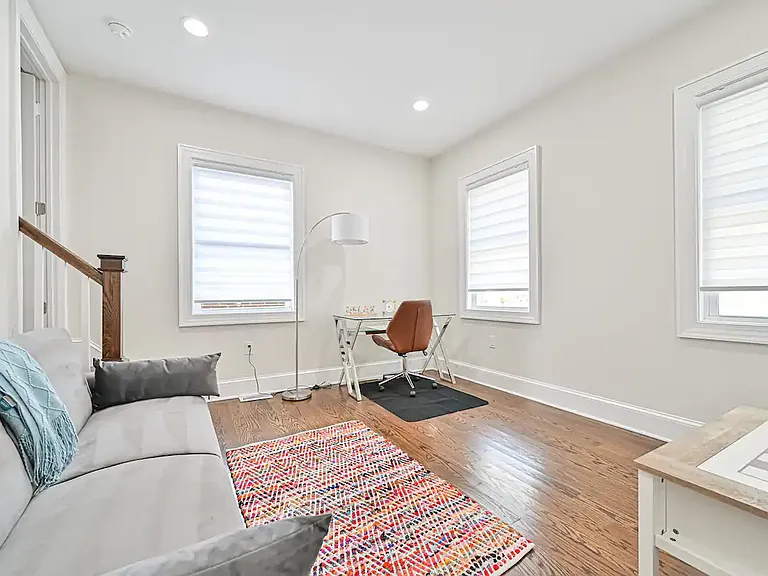 107 S Austin Ave — Photo 38