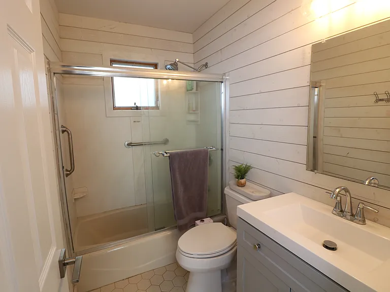 411 N Vendome Ave — Photo 25