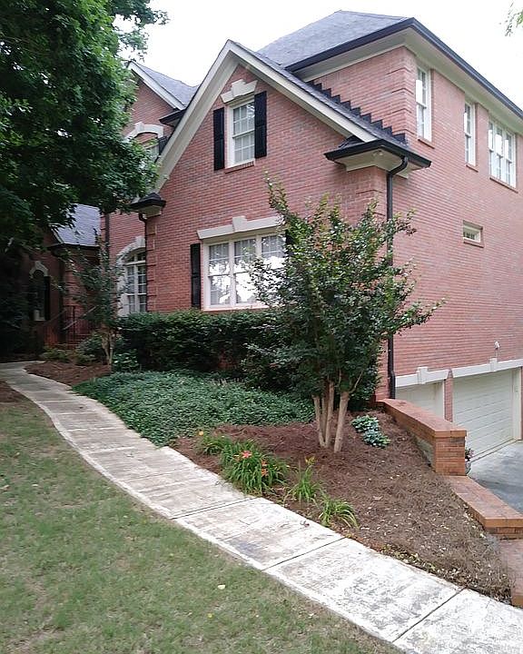 1st image of 8 Hastings Dr