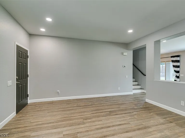 1129 Emanuel St — Photo 7