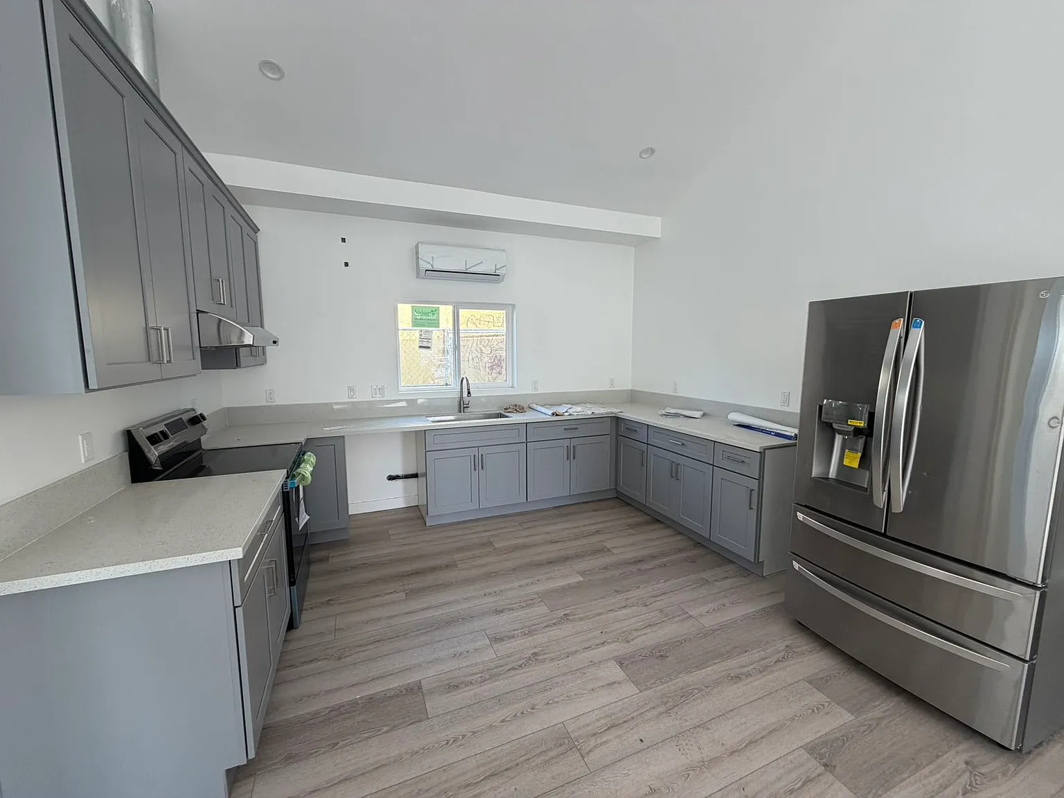 3 bed, 2.5 bath, $3,500 — Photo 3