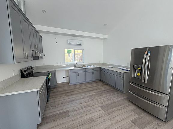 3rd image of 5307 1/2 Templeton St