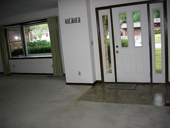 2nd image of 327 E Lakewood Dr