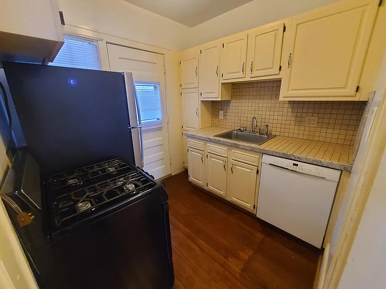 4814 Woodland Ave — Photo 16