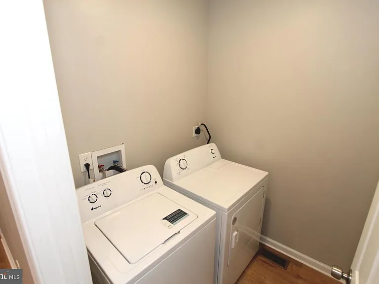 1807 Parkview Ave — Photo 18