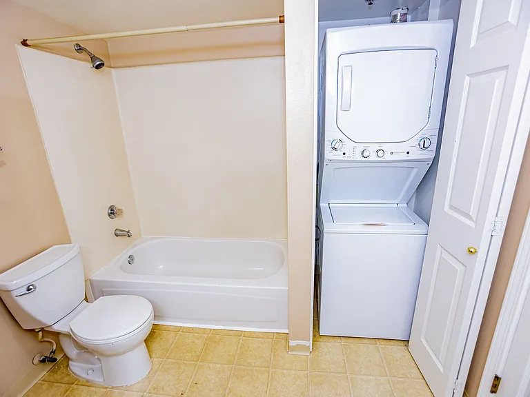 506 E Howell St #E413 — Photo 11