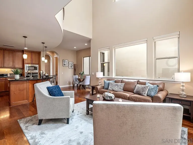 2759 E Bainbridge Rd — Photo 9