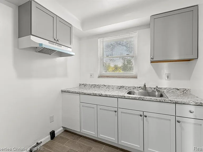 10838 Nottingham Rd — Photo 13