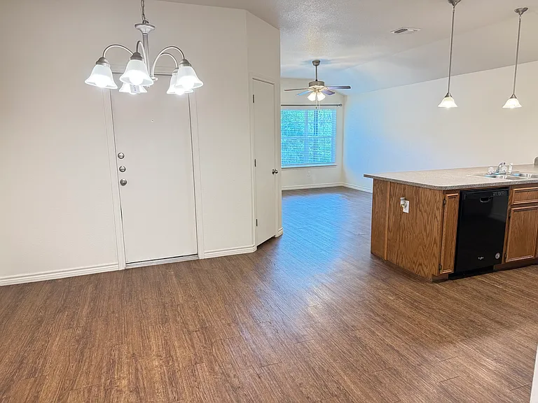 913 Ashwood St #A — Photo 8