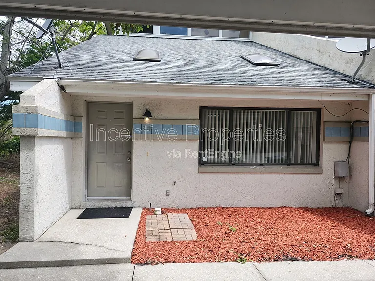 310 Mayfair Pl SW — Photo 2