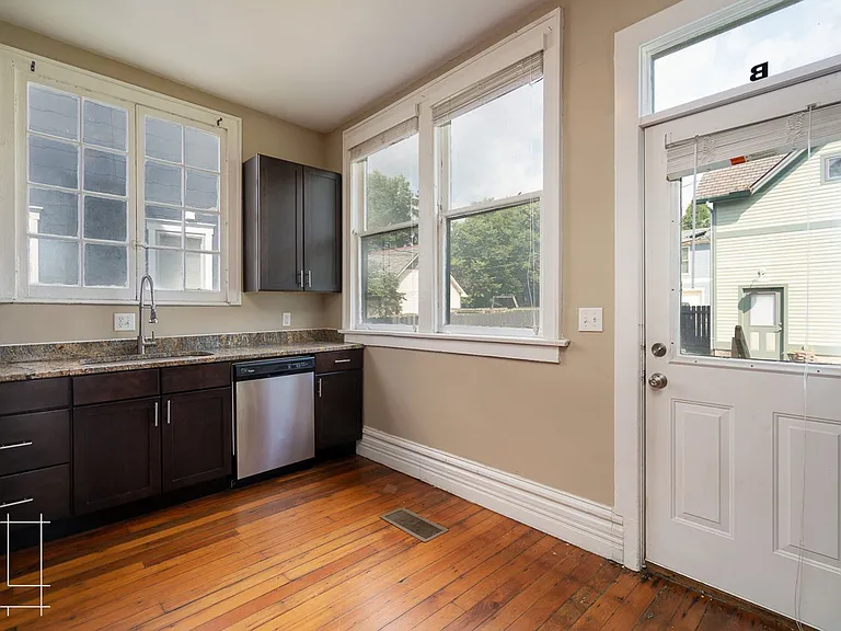 216 W. Hubbard Ave — Photo 4