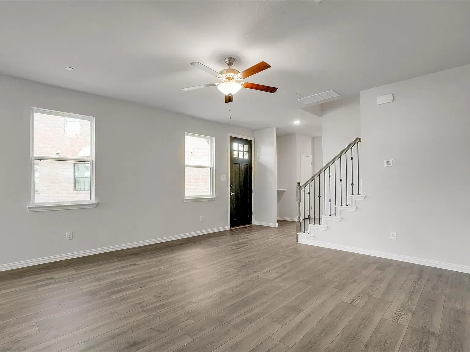4 bed, 2097 sqft, $2,800 — Photo 2