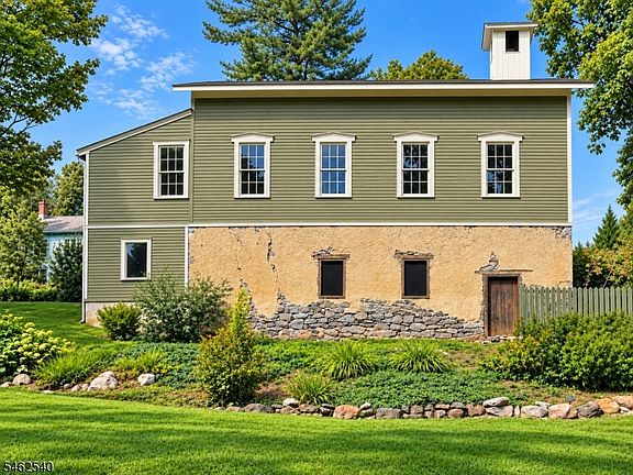 3rd image of 409 Mount Hermon Rd