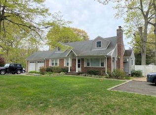 125 Melville Rd, SOUTH HUNTINGTON, NY 11746