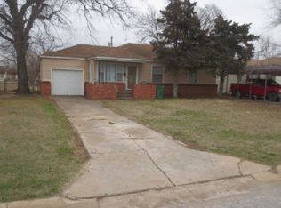 449 E Iowa St, Walters, OK 73572