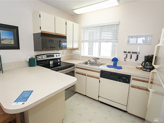 3rd image of 643 Ocean Shores Blvd NW #313